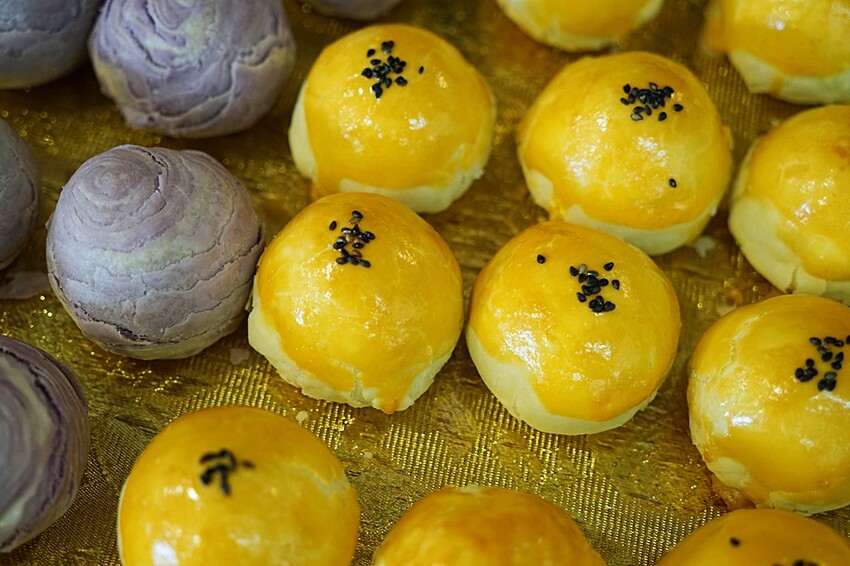 隱藏版黃金粉漿蛋餅，會牽絲ㄟ起司蛋餅，多到滿出來！這家從早吃到晚的銅板美食