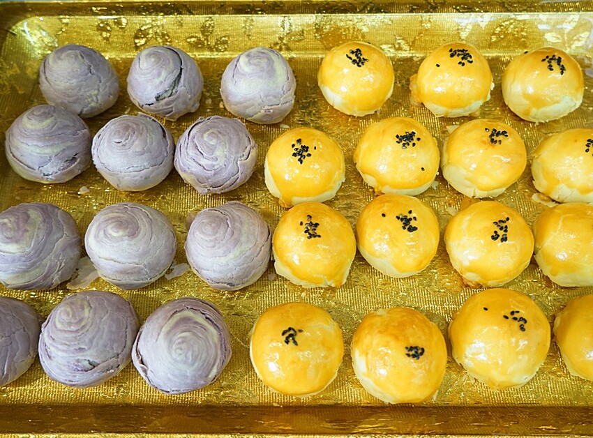 隱藏版黃金粉漿蛋餅，會牽絲ㄟ起司蛋餅，多到滿出來！這家從早吃到晚的銅板美食