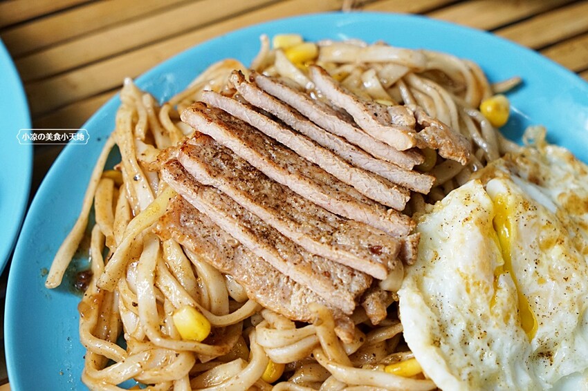 隱藏版黃金粉漿蛋餅，會牽絲ㄟ起司蛋餅，多到滿出來！這家從早吃到晚的銅板美食