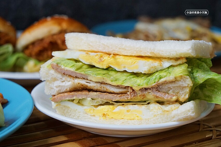 隱藏版黃金粉漿蛋餅，會牽絲ㄟ起司蛋餅，多到滿出來！這家從早吃到晚的銅板美食