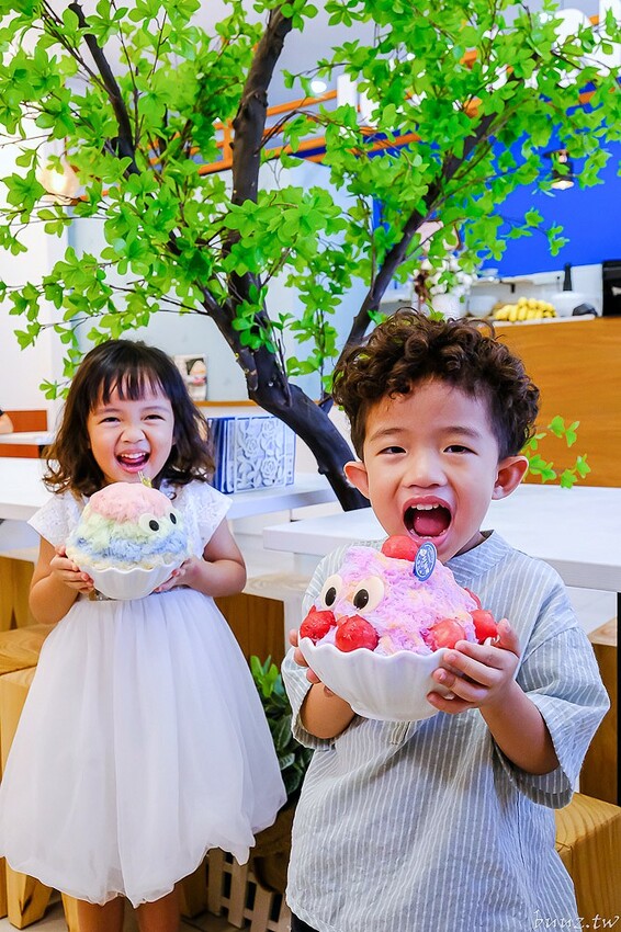 獨角獸雪怪冰、馬卡龍雪花冰,冰封仙果人氣雪花冰,粉色繽紛漸層,幫西瓜打針真可愛!