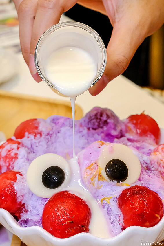 獨角獸雪怪冰、馬卡龍雪花冰,冰封仙果人氣雪花冰,粉色繽紛漸層,幫西瓜打針真可愛!