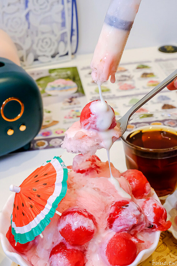 獨角獸雪怪冰、馬卡龍雪花冰,冰封仙果人氣雪花冰,粉色繽紛漸層,幫西瓜打針真可愛!