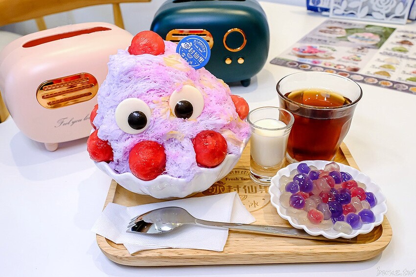 獨角獸雪怪冰、馬卡龍雪花冰,冰封仙果人氣雪花冰,粉色繽紛漸層,幫西瓜打針真可愛!