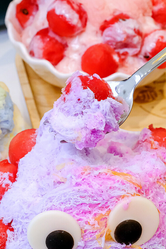 獨角獸雪怪冰、馬卡龍雪花冰,冰封仙果人氣雪花冰,粉色繽紛漸層,幫西瓜打針真可愛!