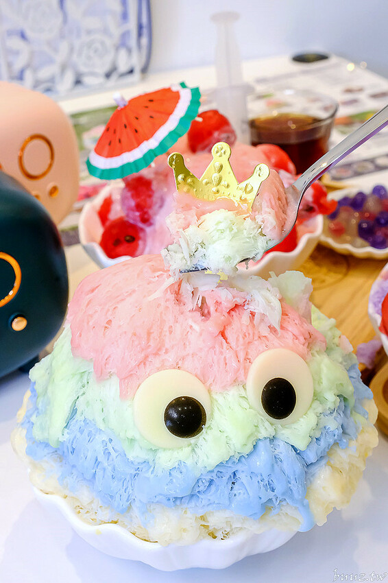 獨角獸雪怪冰、馬卡龍雪花冰,冰封仙果人氣雪花冰,粉色繽紛漸層,幫西瓜打針真可愛!