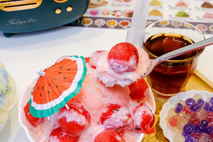 獨角獸雪怪冰、馬卡龍雪花冰,冰封仙果人氣雪花冰,粉色繽紛漸層,幫西瓜打針真可愛!