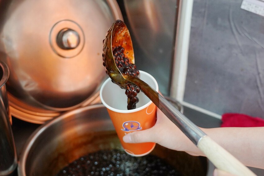 這家草莓季好用心!自家手工草莓醬有厲害,草莓蜜雪、草莓優啵、愛煉吐司,冬季燒仙草珍Q、珍香也來一杯~