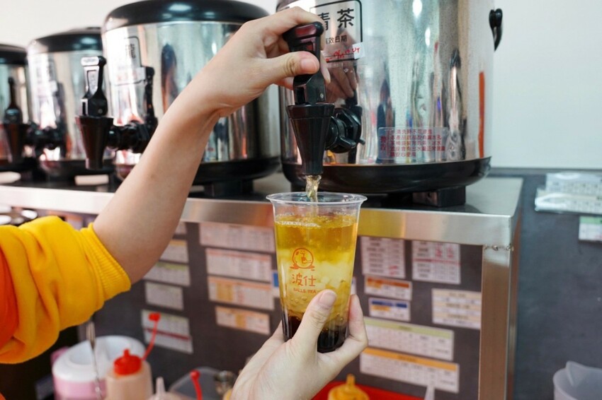 這家草莓季好用心!自家手工草莓醬有厲害,草莓蜜雪、草莓優啵、愛煉吐司,冬季燒仙草珍Q、珍香也來一杯~