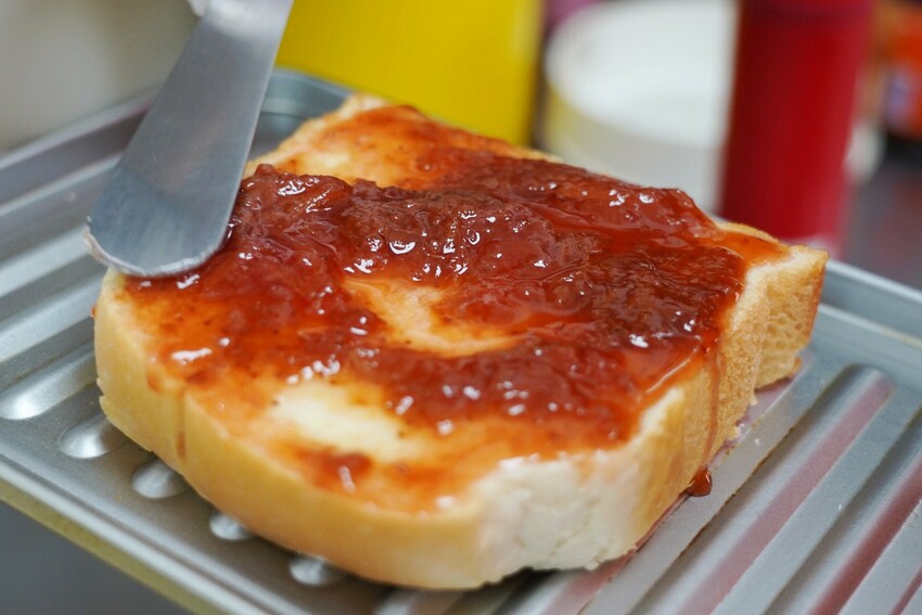 這家草莓季好用心!自家手工草莓醬有厲害,草莓蜜雪、草莓優啵、愛煉吐司,冬季燒仙草珍Q、珍香也來一杯~