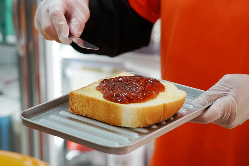 這家草莓季好用心!自家手工草莓醬有厲害,草莓蜜雪、草莓優啵、愛煉吐司,冬季燒仙草珍Q、珍香也來一杯~