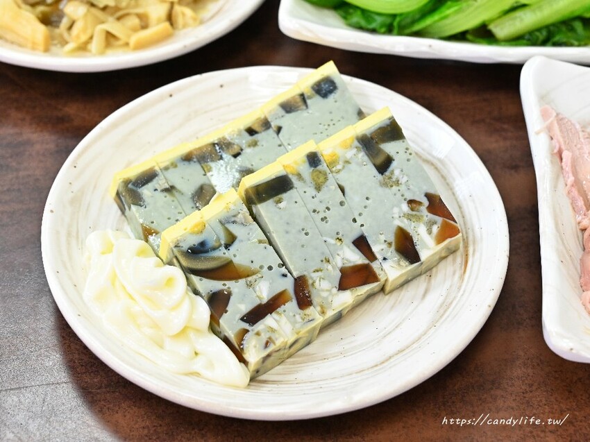 回嘉火雞肉飯｜不必跑嘉義，在台中也可以吃到道地嘉義火雞肉飯，還有限量火雞肉片，一天只賣4份～