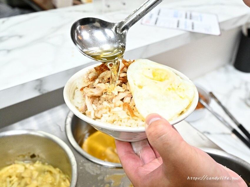 回嘉火雞肉飯｜不必跑嘉義，在台中也可以吃到道地嘉義火雞肉飯，還有限量火雞肉片，一天只賣4份～