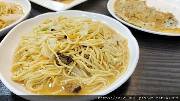 桃園.復興-角板山採山人山產料理，上台地停車場旁第一間，方便又美味，吃完還能逛角板山公園!