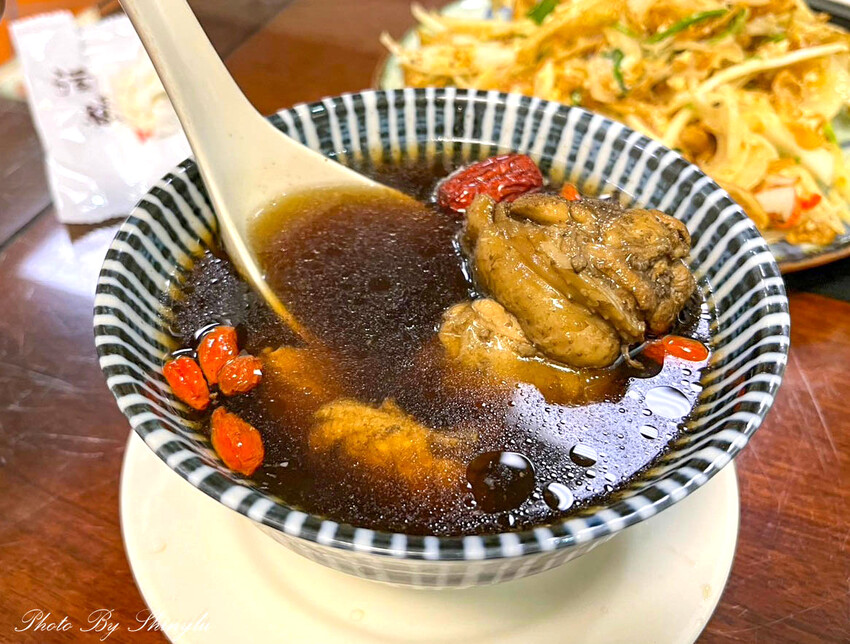 古色古香的客家菜餐廳,餐點不貴,好吃有創意