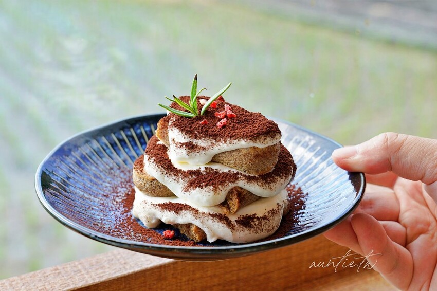 【台中】蜜境，看著稻浪喝咖啡，忘憂谷裡的秘境咖啡廳，貨櫃屋咖啡