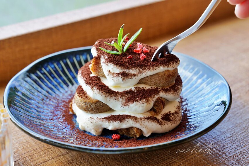 【台中】蜜境，看著稻浪喝咖啡，忘憂谷裡的秘境咖啡廳，貨櫃屋咖啡