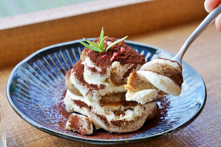 【台中】蜜境，看著稻浪喝咖啡，忘憂谷裡的秘境咖啡廳，貨櫃屋咖啡