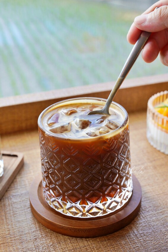 【台中】蜜境，看著稻浪喝咖啡，忘憂谷裡的秘境咖啡廳，貨櫃屋咖啡