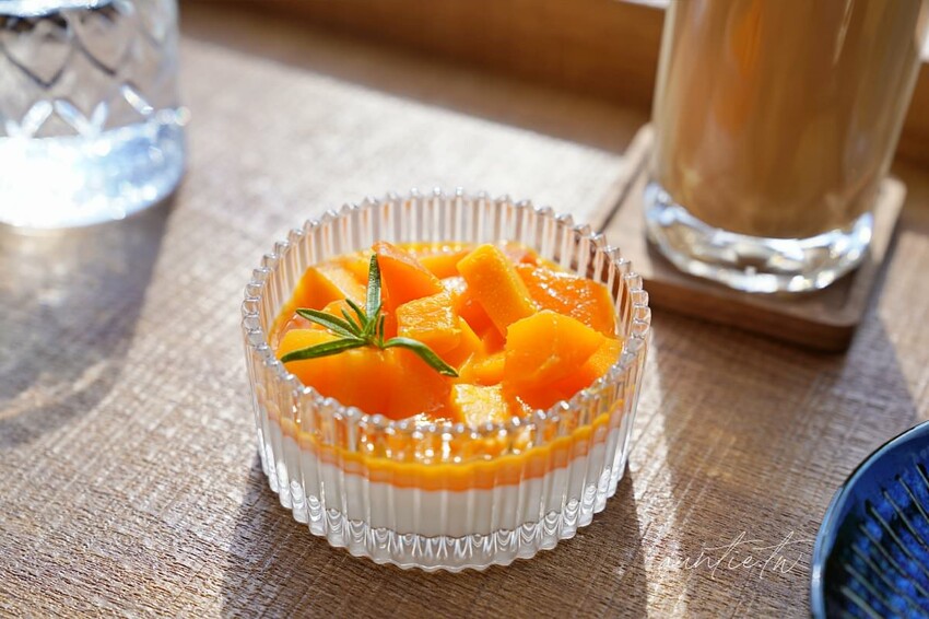 【台中】蜜境，看著稻浪喝咖啡，忘憂谷裡的秘境咖啡廳，貨櫃屋咖啡