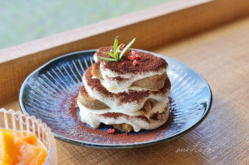 【台中】蜜境，看著稻浪喝咖啡，忘憂谷裡的秘境咖啡廳，貨櫃屋咖啡