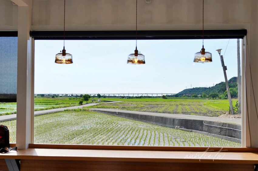 【台中】蜜境，看著稻浪喝咖啡，忘憂谷裡的秘境咖啡廳，貨櫃屋咖啡