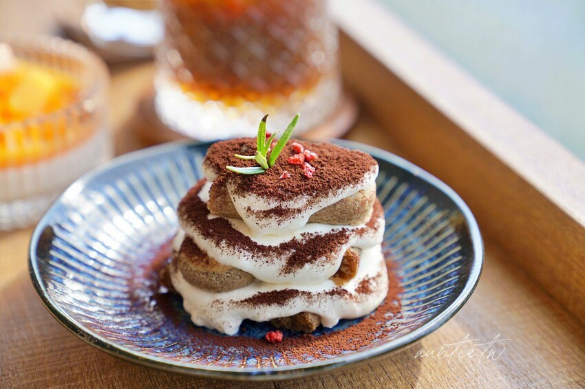 【台中】蜜境，看著稻浪喝咖啡，忘憂谷裡的秘境咖啡廳，貨櫃屋咖啡