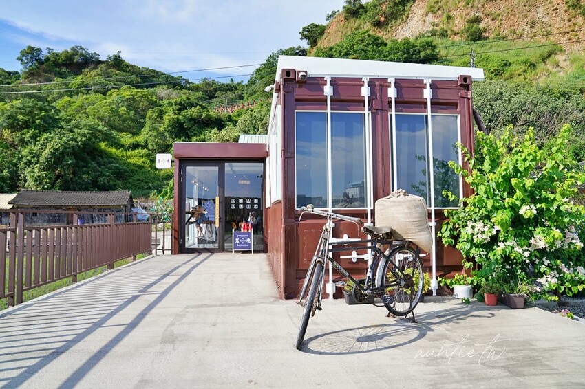 【台中】蜜境，看著稻浪喝咖啡，忘憂谷裡的秘境咖啡廳，貨櫃屋咖啡