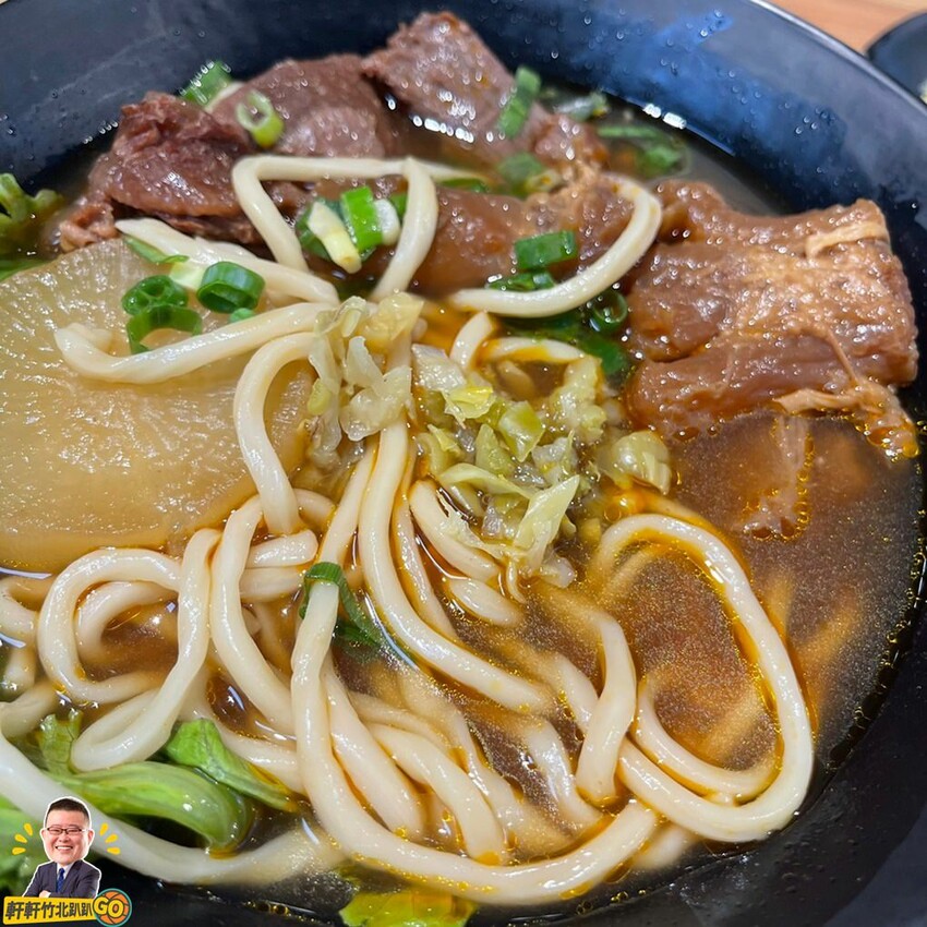 大推火牛滷豬腳乾拌麵.半筋半肉麵.剁蝦蒸餃 值得一訪再訪！