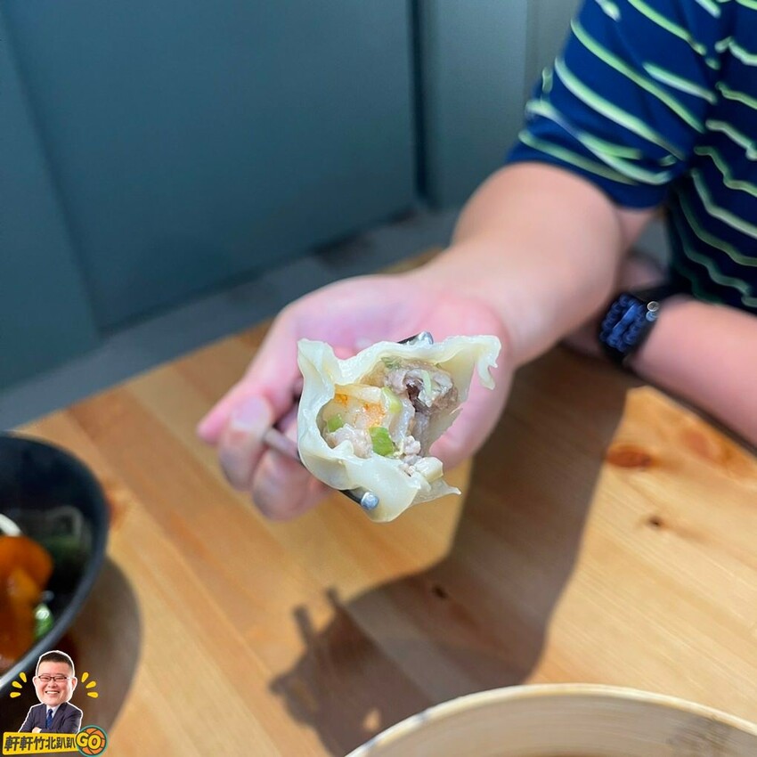 大推火牛滷豬腳乾拌麵.半筋半肉麵.剁蝦蒸餃 值得一訪再訪！