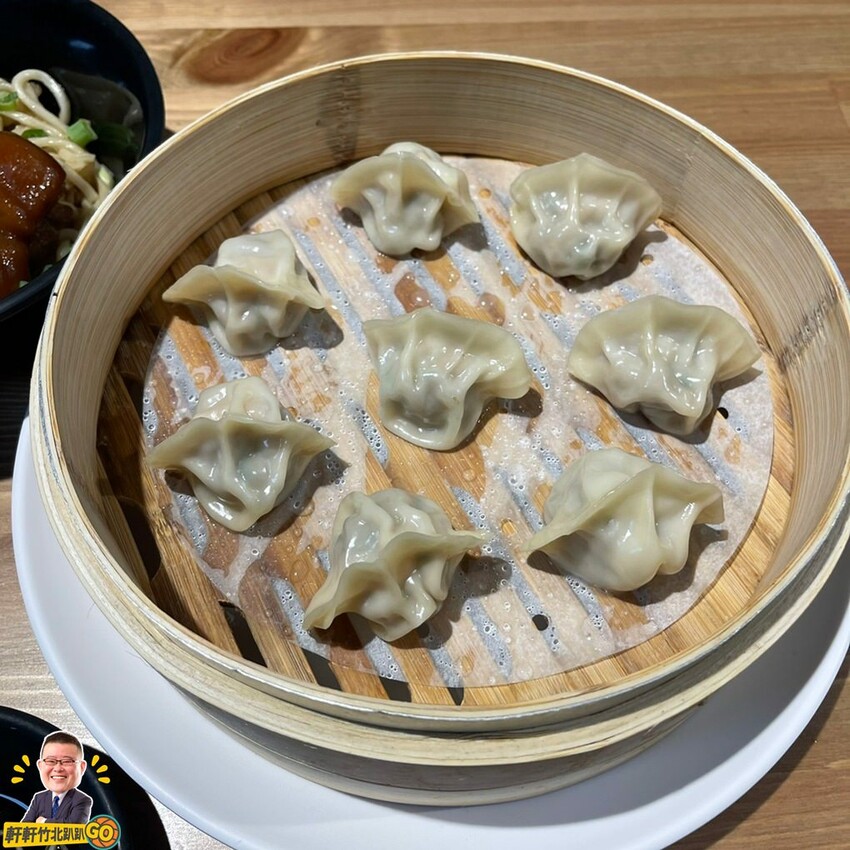 大推火牛滷豬腳乾拌麵.半筋半肉麵.剁蝦蒸餃 值得一訪再訪！