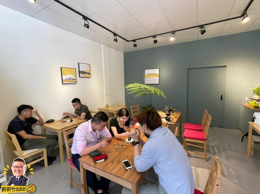 大推火牛滷豬腳乾拌麵.半筋半肉麵.剁蝦蒸餃 值得一訪再訪！