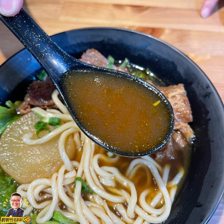 大推火牛滷豬腳乾拌麵.半筋半肉麵.剁蝦蒸餃 值得一訪再訪！