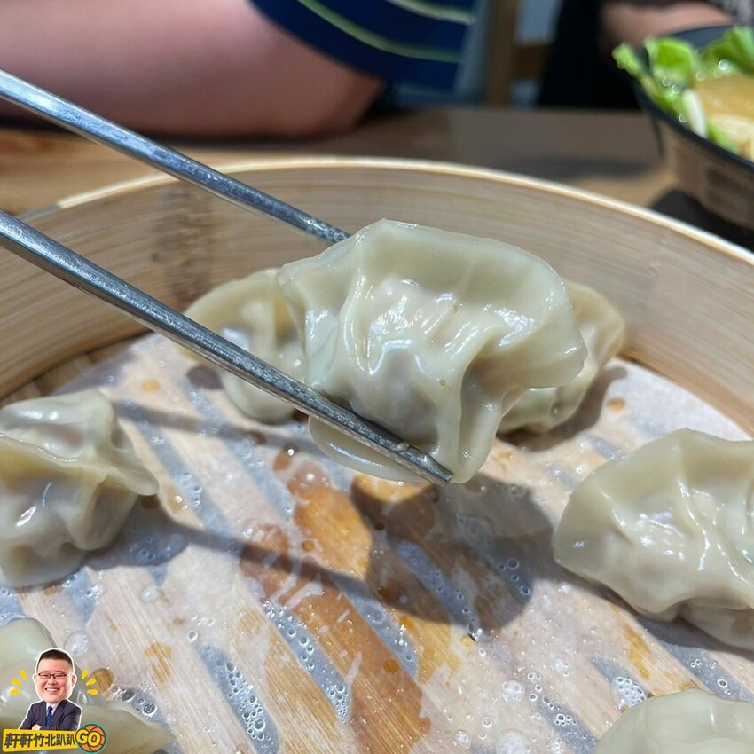大推火牛滷豬腳乾拌麵.半筋半肉麵.剁蝦蒸餃 值得一訪再訪！