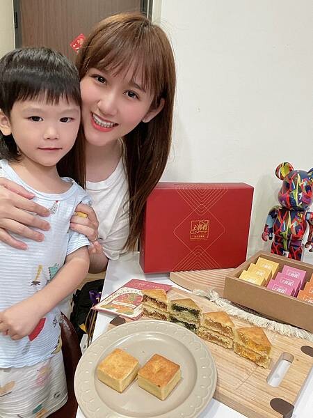 百分百純手工的溫馨酥，『王媽媽法式溫馨酥』入口即化，口感酥鬆～熱銷20餘年到香港澳門的台法混搭風格鳳梨酥～奶香十足，有鳳梨酥、鳳凰酥、土鳳梨酥、抹茶酥、抹鳳酥，每一種口味都非常好吃😋