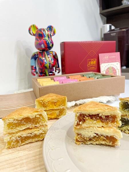 百分百純手工的溫馨酥，『王媽媽法式溫馨酥』入口即化，口感酥鬆～熱銷20餘年到香港澳門的台法混搭風格鳳梨酥～奶香十足，有鳳梨酥、鳳凰酥、土鳳梨酥、抹茶酥、抹鳳酥，每一種口味都非常好吃😋