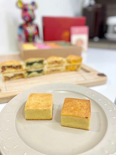 百分百純手工的溫馨酥，『王媽媽法式溫馨酥』入口即化，口感酥鬆～熱銷20餘年到香港澳門的台法混搭風格鳳梨酥～奶香十足，有鳳梨酥、鳳凰酥、土鳳梨酥、抹茶酥、抹鳳酥，每一種口味都非常好吃😋