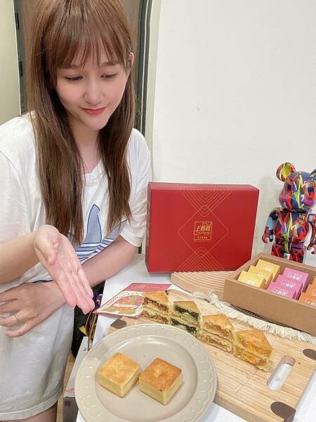 百分百純手工的溫馨酥，『王媽媽法式溫馨酥』入口即化，口感酥鬆～熱銷20餘年到香港澳門的台法混搭風格鳳梨酥～奶香十足，有鳳梨酥、鳳凰酥、土鳳梨酥、抹茶酥、抹鳳酥，每一種口味都非常好吃😋