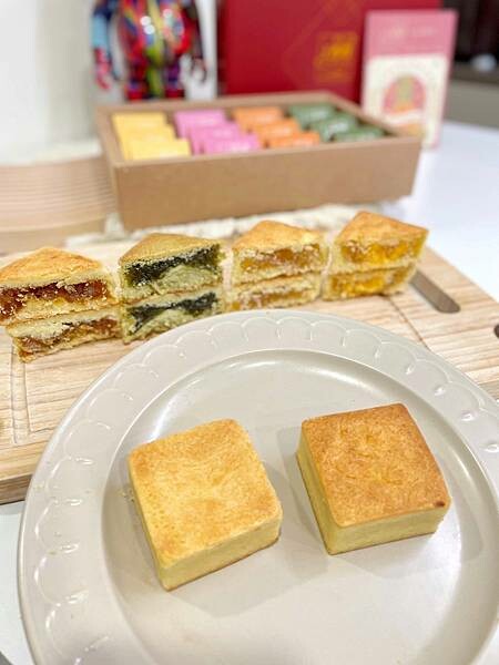 百分百純手工的溫馨酥，『王媽媽法式溫馨酥』入口即化，口感酥鬆～熱銷20餘年到香港澳門的台法混搭風格鳳梨酥～奶香十足，有鳳梨酥、鳳凰酥、土鳳梨酥、抹茶酥、抹鳳酥，每一種口味都非常好吃😋