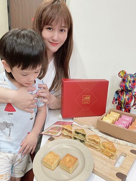 百分百純手工的溫馨酥，『王媽媽法式溫馨酥』入口即化，口感酥鬆～熱銷20餘年到香港澳門的台法混搭風格鳳梨酥～奶香十足，有鳳梨酥、鳳凰酥、土鳳梨酥、抹茶酥、抹鳳酥，每一種口味都非常好吃😋