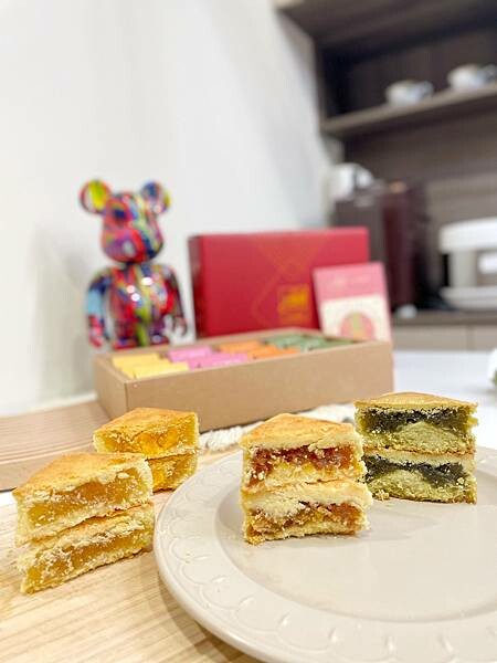 百分百純手工的溫馨酥，『王媽媽法式溫馨酥』入口即化，口感酥鬆～熱銷20餘年到香港澳門的台法混搭風格鳳梨酥～奶香十足，有鳳梨酥、鳳凰酥、土鳳梨酥、抹茶酥、抹鳳酥，每一種口味都非常好吃😋