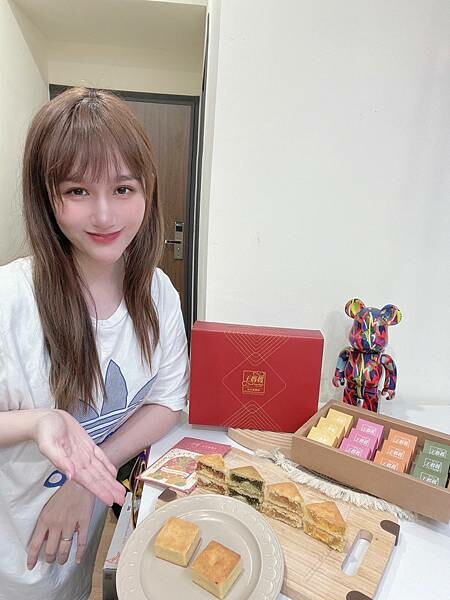 百分百純手工的溫馨酥，『王媽媽法式溫馨酥』入口即化，口感酥鬆～熱銷20餘年到香港澳門的台法混搭風格鳳梨酥～奶香十足，有鳳梨酥、鳳凰酥、土鳳梨酥、抹茶酥、抹鳳酥，每一種口味都非常好吃😋