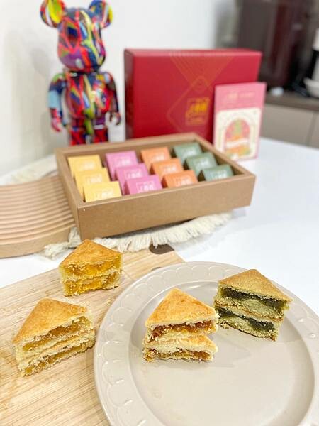 百分百純手工的溫馨酥，『王媽媽法式溫馨酥』入口即化，口感酥鬆～熱銷20餘年到香港澳門的台法混搭風格鳳梨酥～奶香十足，有鳳梨酥、鳳凰酥、土鳳梨酥、抹茶酥、抹鳳酥，每一種口味都非常好吃😋