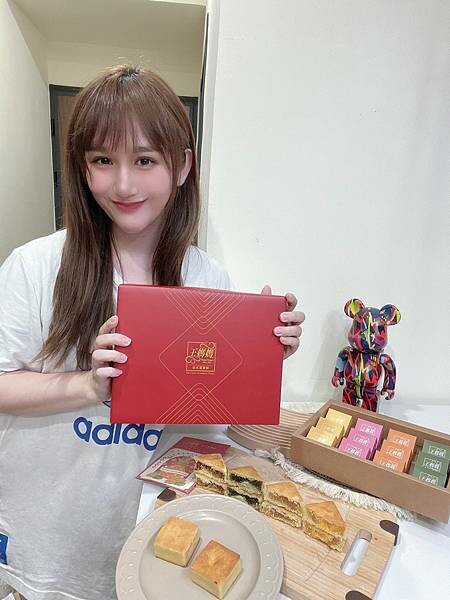 百分百純手工的溫馨酥，『王媽媽法式溫馨酥』入口即化，口感酥鬆～熱銷20餘年到香港澳門的台法混搭風格鳳梨酥～奶香十足，有鳳梨酥、鳳凰酥、土鳳梨酥、抹茶酥、抹鳳酥，每一種口味都非常好吃😋