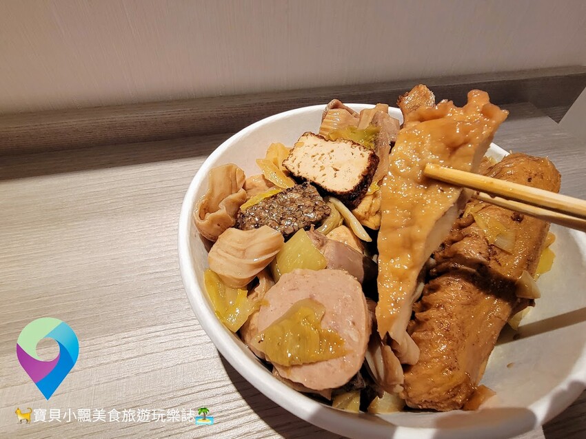 [食]桃園龍潭 可口傳統滷味 國民美食平價經濟首選 櫥窗內琳瑯滿目多樣化可口的小菜 搭配可口酸菜 滷味就是吃這一味