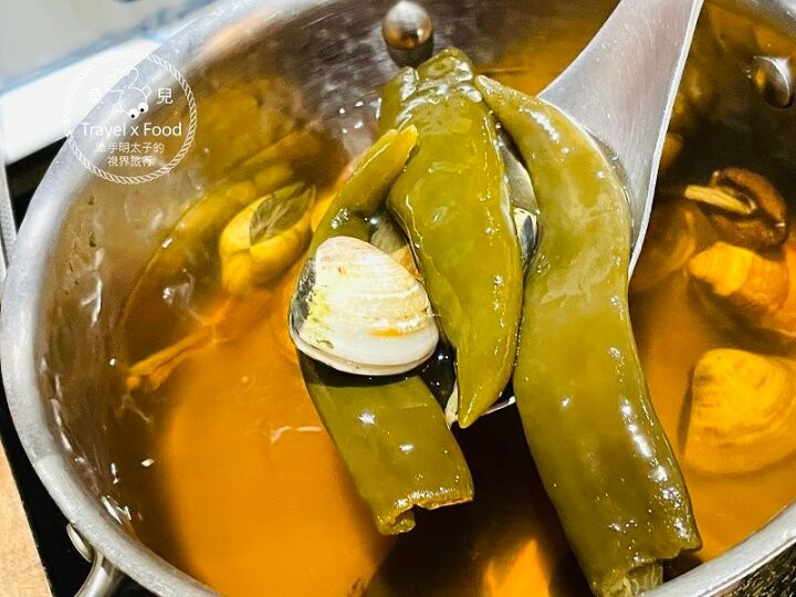 火鍋季開跑！一人獨享，多人聚會，這一小鍋（台茂店）剛剛好，多種湯頭任君選擇，湯頭對了煮什麼都美味～ @魚兒 x 牽手明太子的「視」界旅行