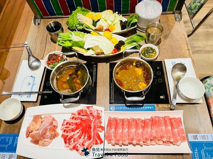 火鍋季開跑！一人獨享，多人聚會，這一小鍋（台茂店）剛剛好，多種湯頭任君選擇，湯頭對了煮什麼都美味～ @魚兒 x 牽手明太子的「視」界旅行