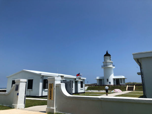 圓圓家出去玩-<新北三芝>富貴角燈塔,台灣最北的燈塔,無敵海景超遼闊,坐在海邊發呆一下午都很可以