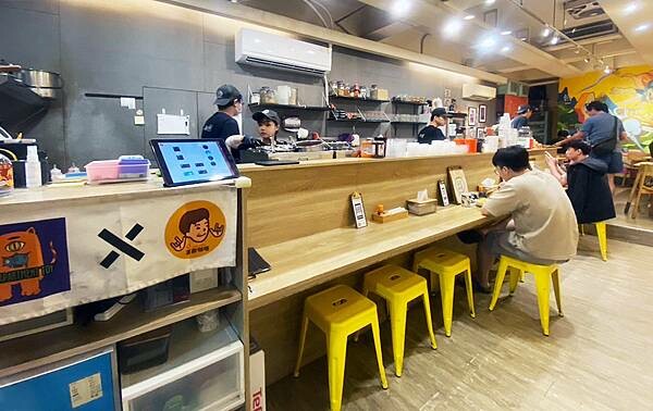 新莊美食推薦│喜歡咖哩-中港店-新莊超強咖哩-飲料沙瓦只要50元-新莊咖哩飯首選-03.jpg