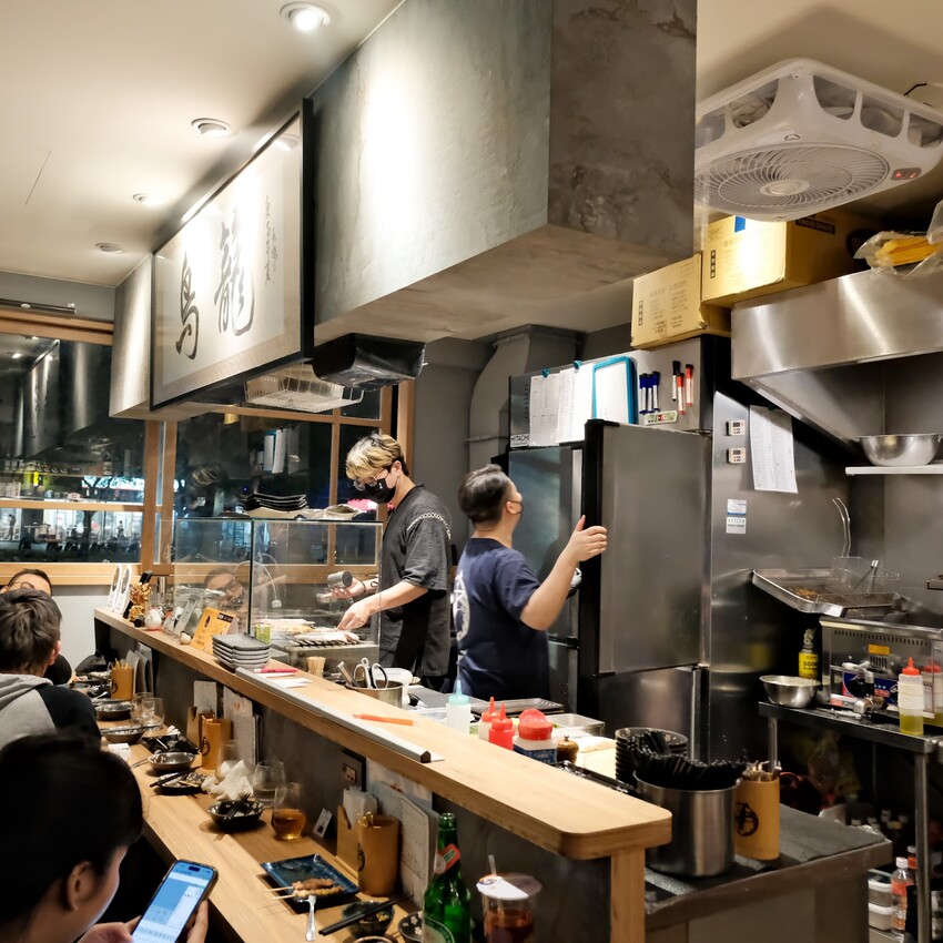 【林口美食推薦】鳥籠炭火燒鳥～林口日式平價串燒料理、超道地日式居酒屋～林口居酒屋推薦～附菜單